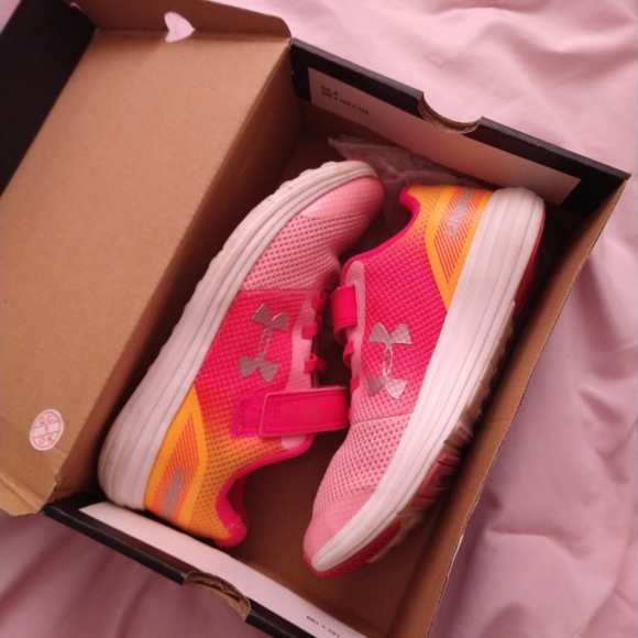 Girls Under Armour Sneakers - Picture 6 of 7